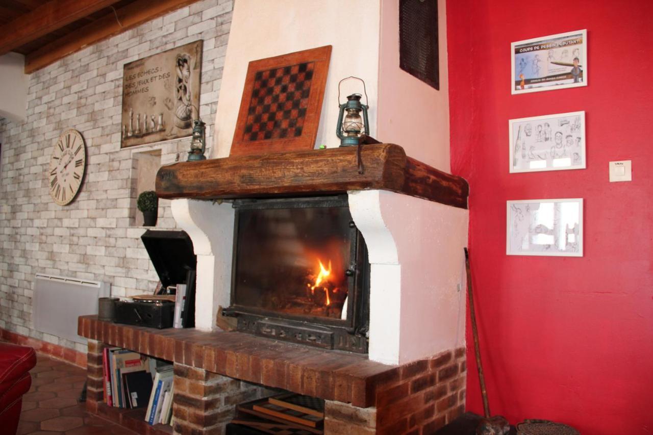 Maison De Charme, D'Artiste, Decoration Brocante エグファイユ・ドニ エクステリア 写真